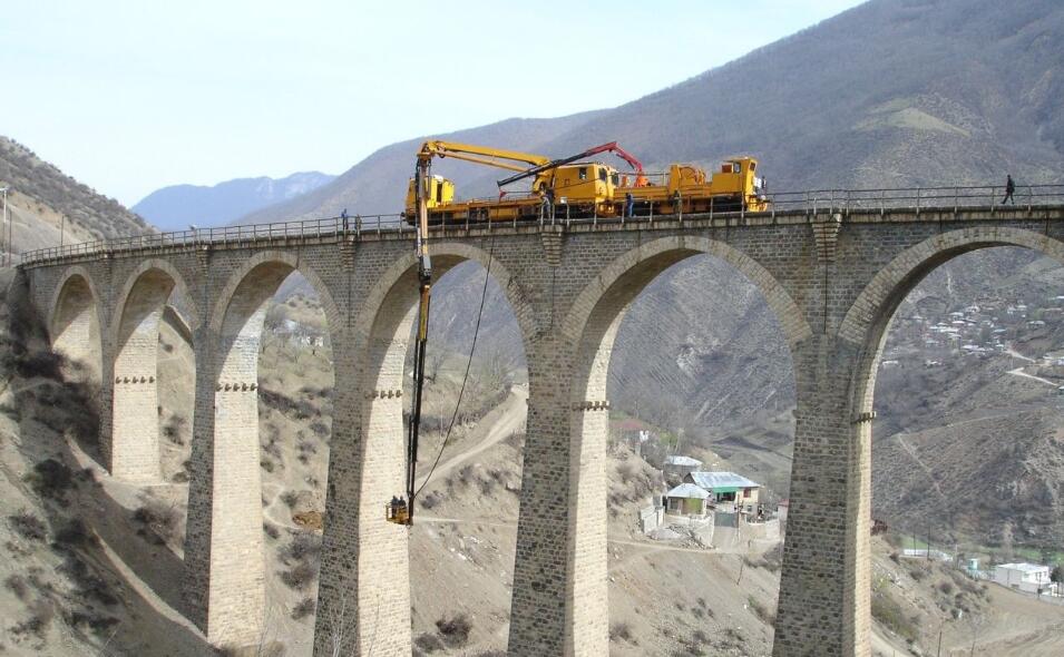 臂架式橋梁檢測車